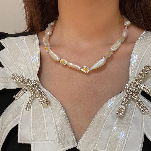 Female Daisy Flower Light Luxury Temperament Jewelry Necklace Clavicle Chain