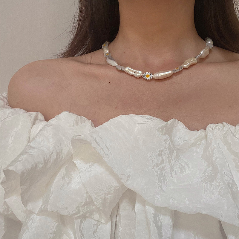 Female Daisy Flower Light Luxury Temperament Jewelry Necklace Clavicle Chain